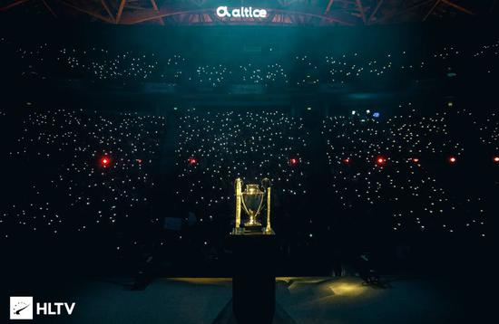 LOL端游引入手游补兵辅助功能的影响分析